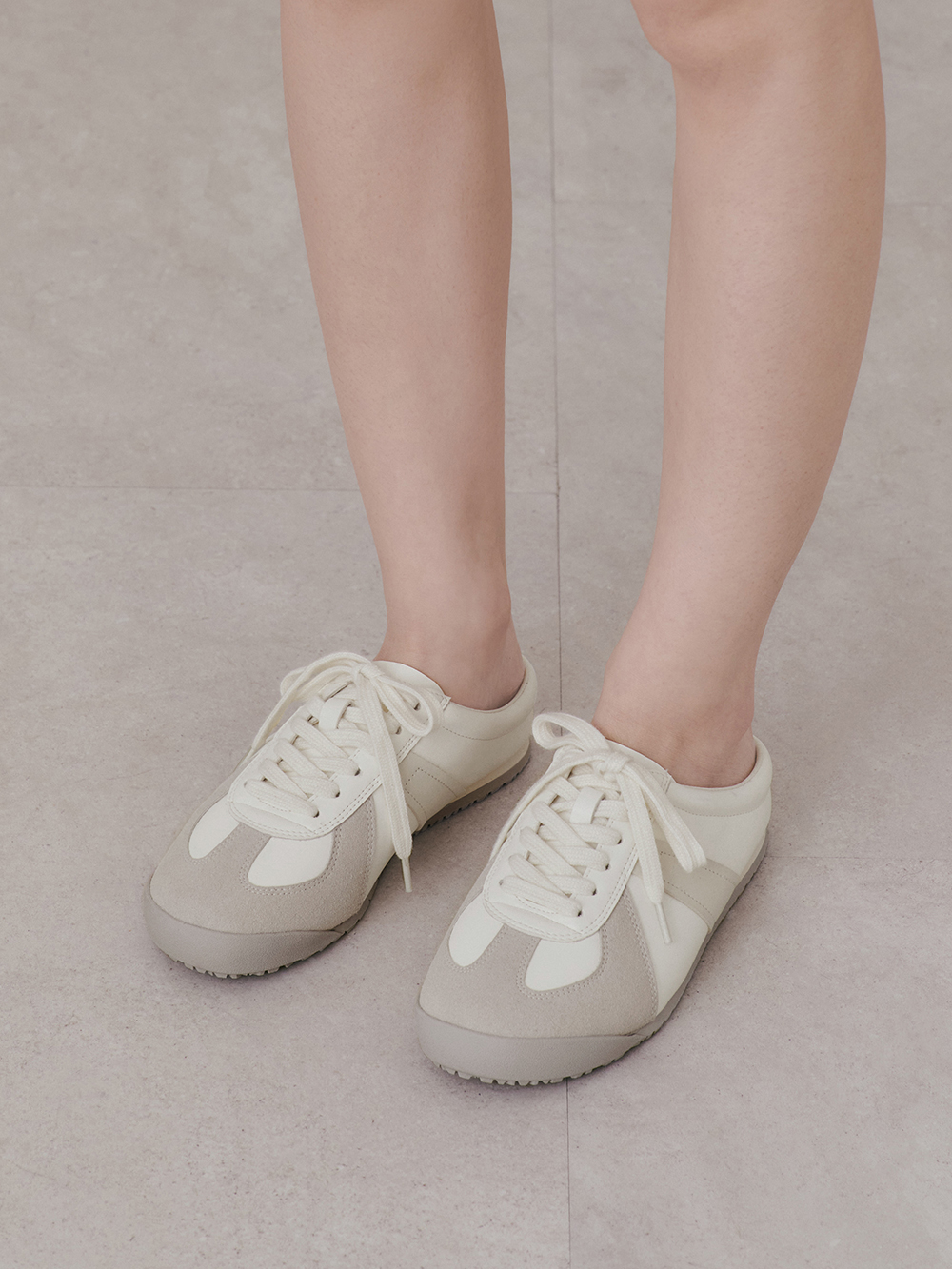 輕鬆日常後空休閒德訓鞋 米