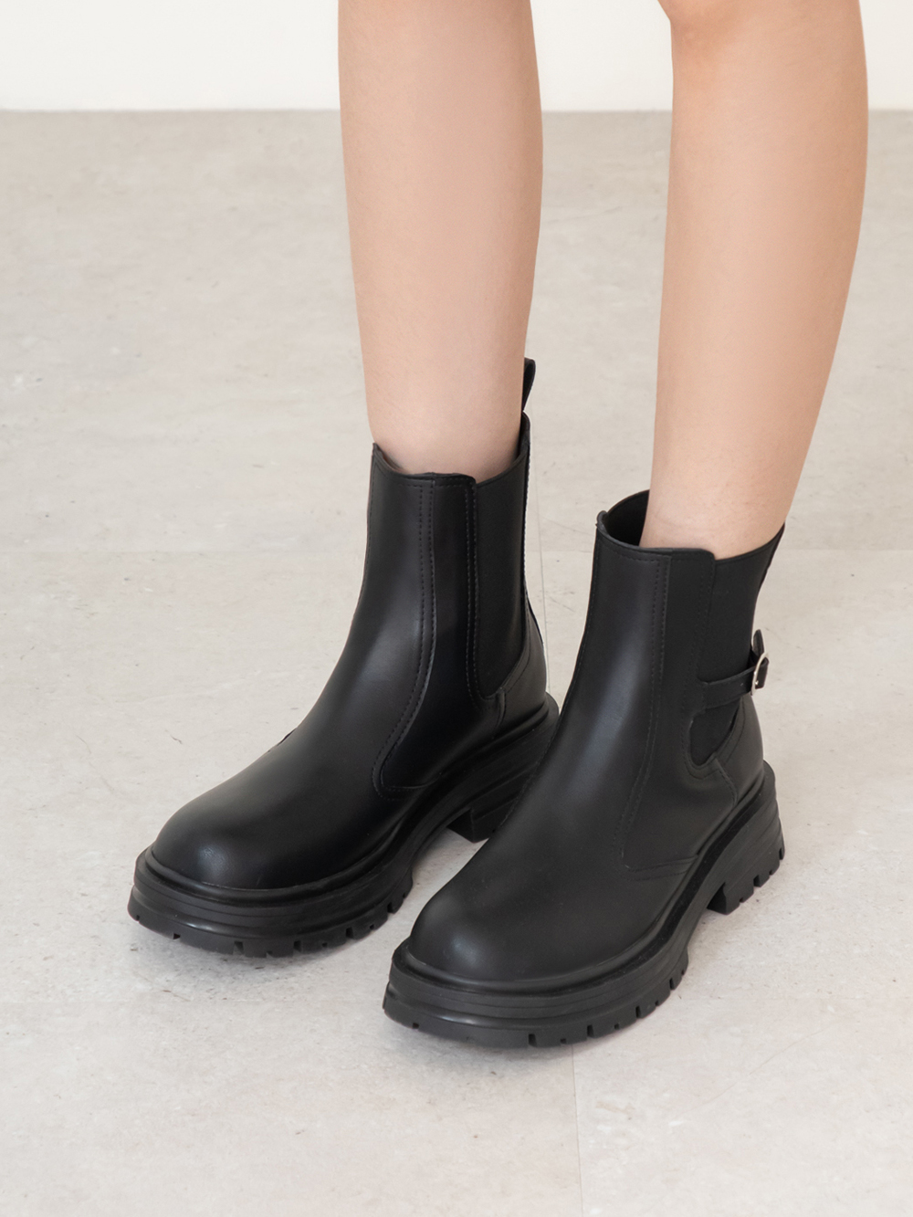 百搭氣場小釦環切爾西短靴 黑色