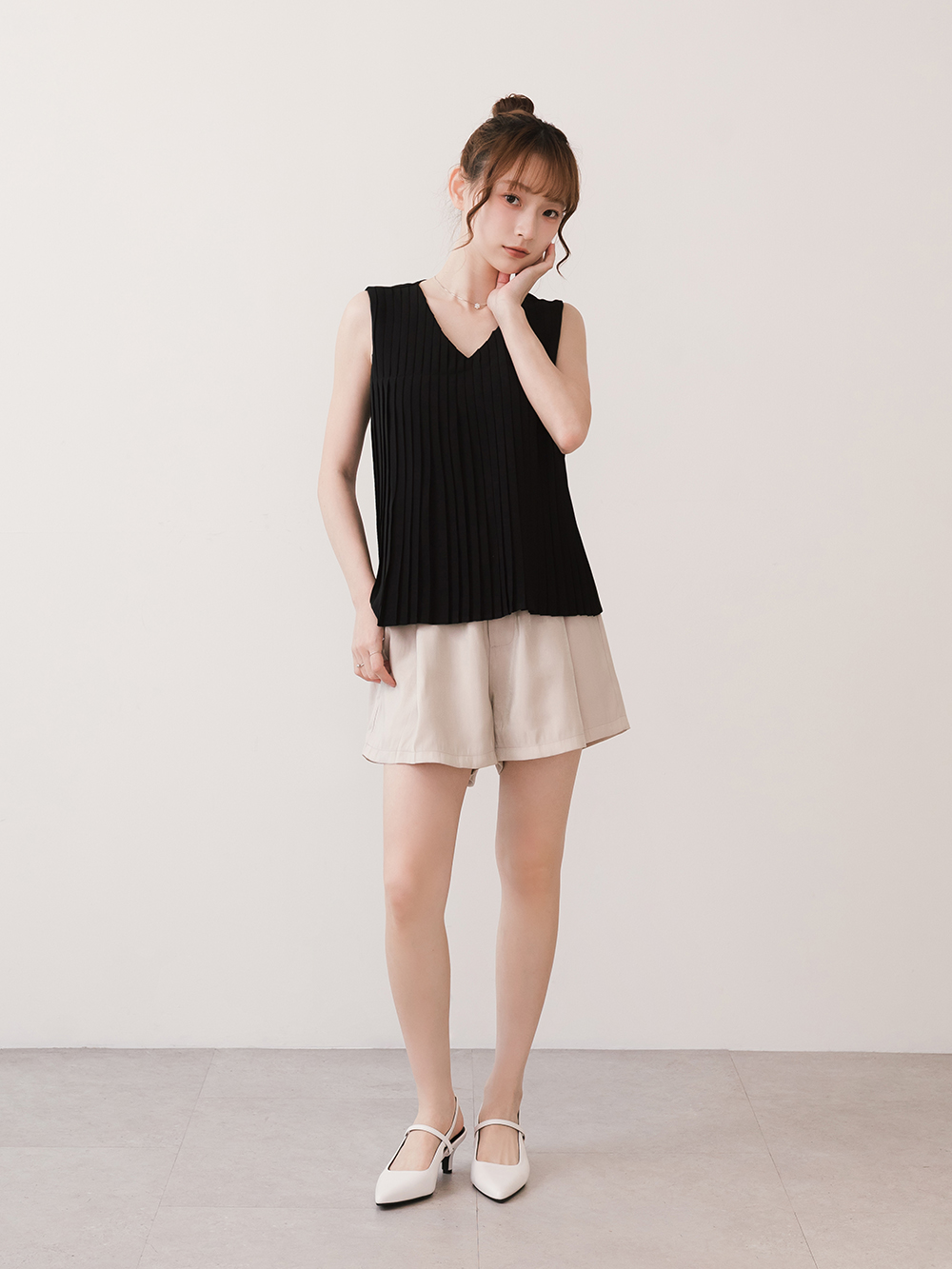 一穿愛上尖頭低跟後空跟鞋 白