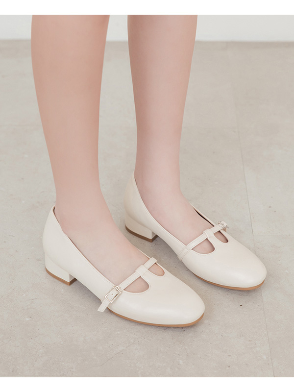 Round-Toe T-Strap Mary Jane Shoes Vanilla