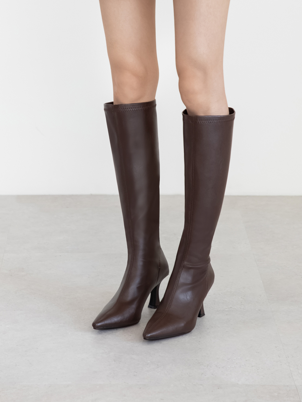 顯瘦魔法尖頭高跟瘦瘦長靴 咖啡色