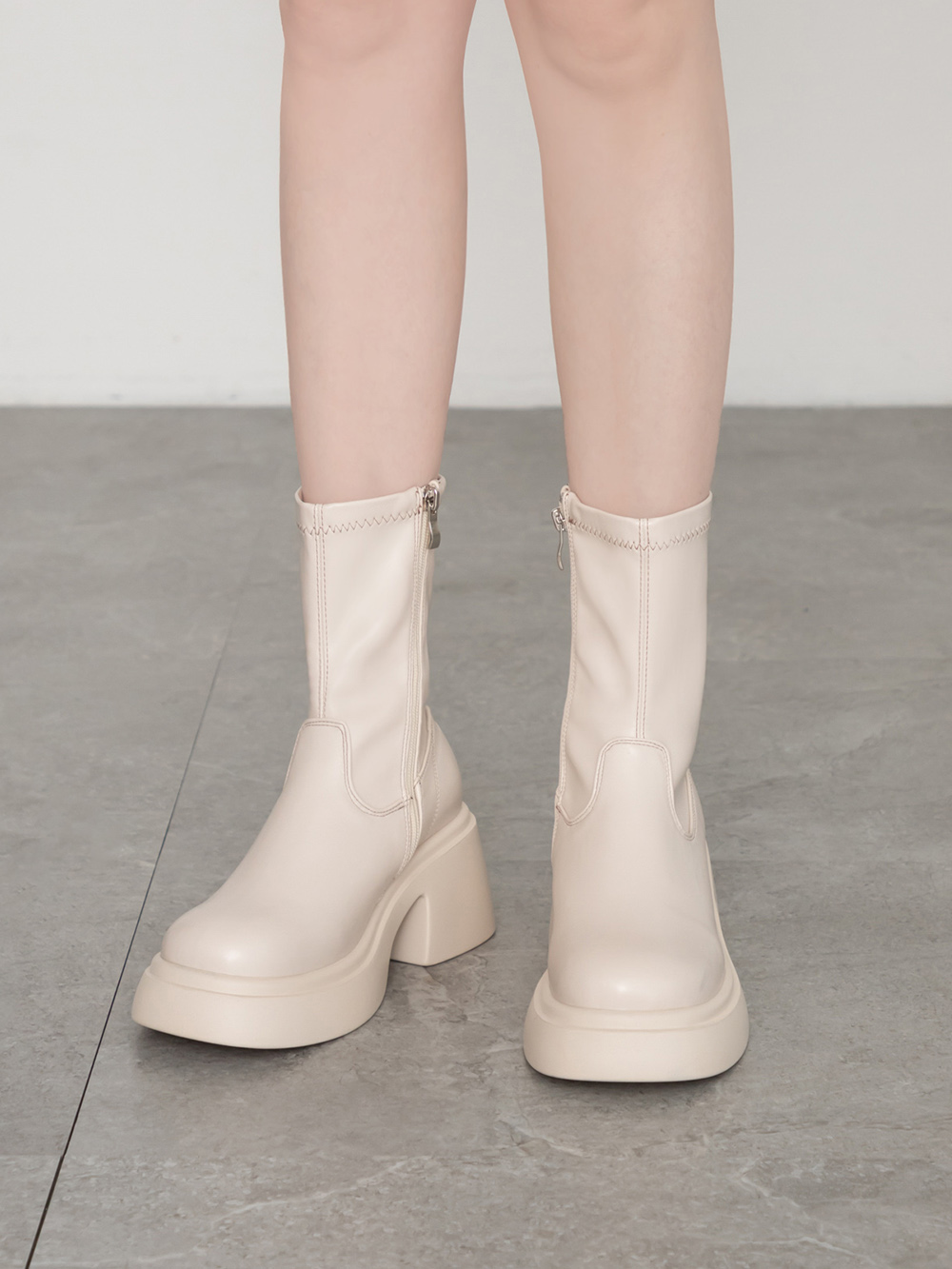 冬日美學．輕量加厚底撞色車線瘦瘦靴 香草米