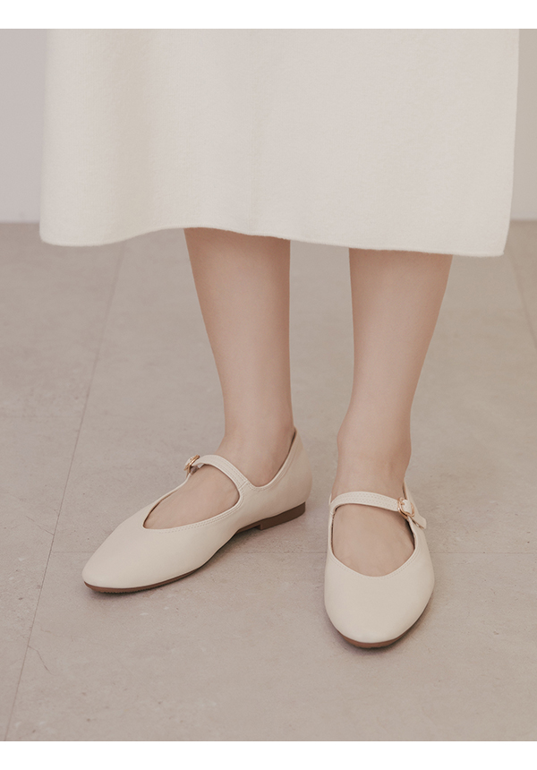 Elegant Pointed-Toe Mary Jane Flats White