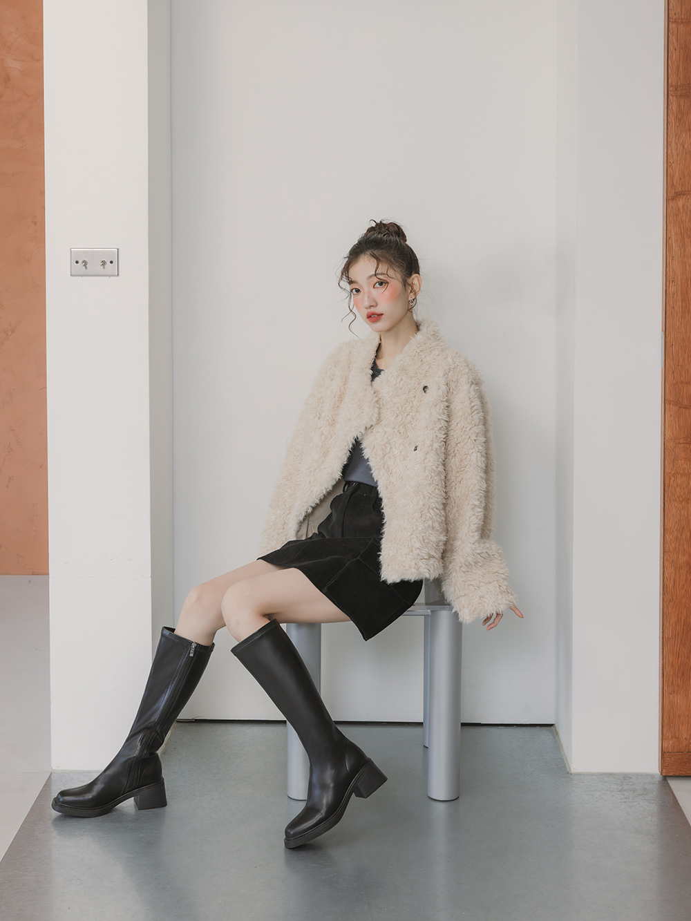 黃金比例方頭木紋跟瘦瘦長靴 黑色