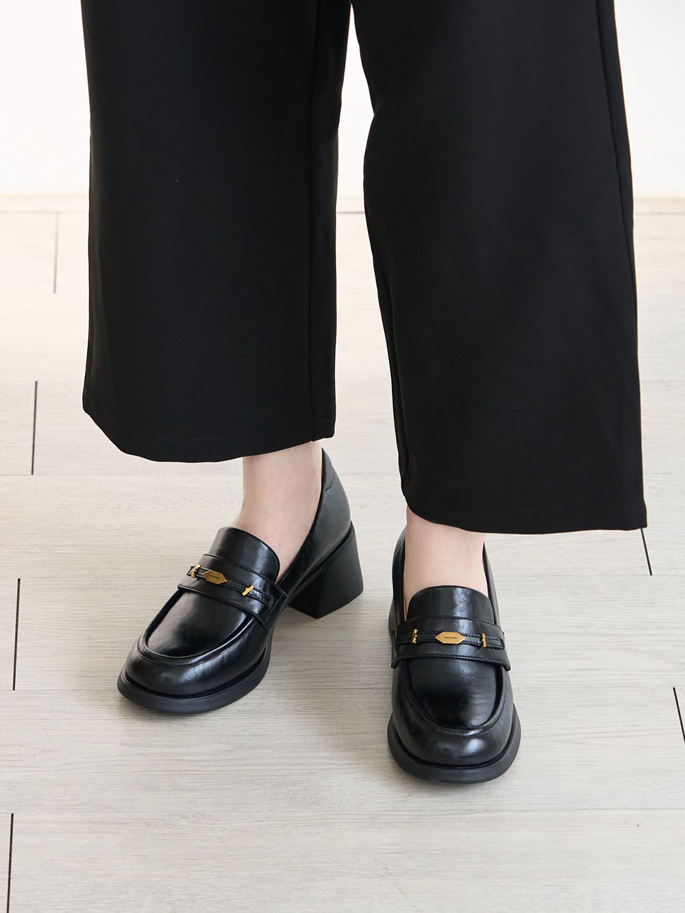 【真皮系列】親膚空氣棉小金葉樂福鞋 黑色