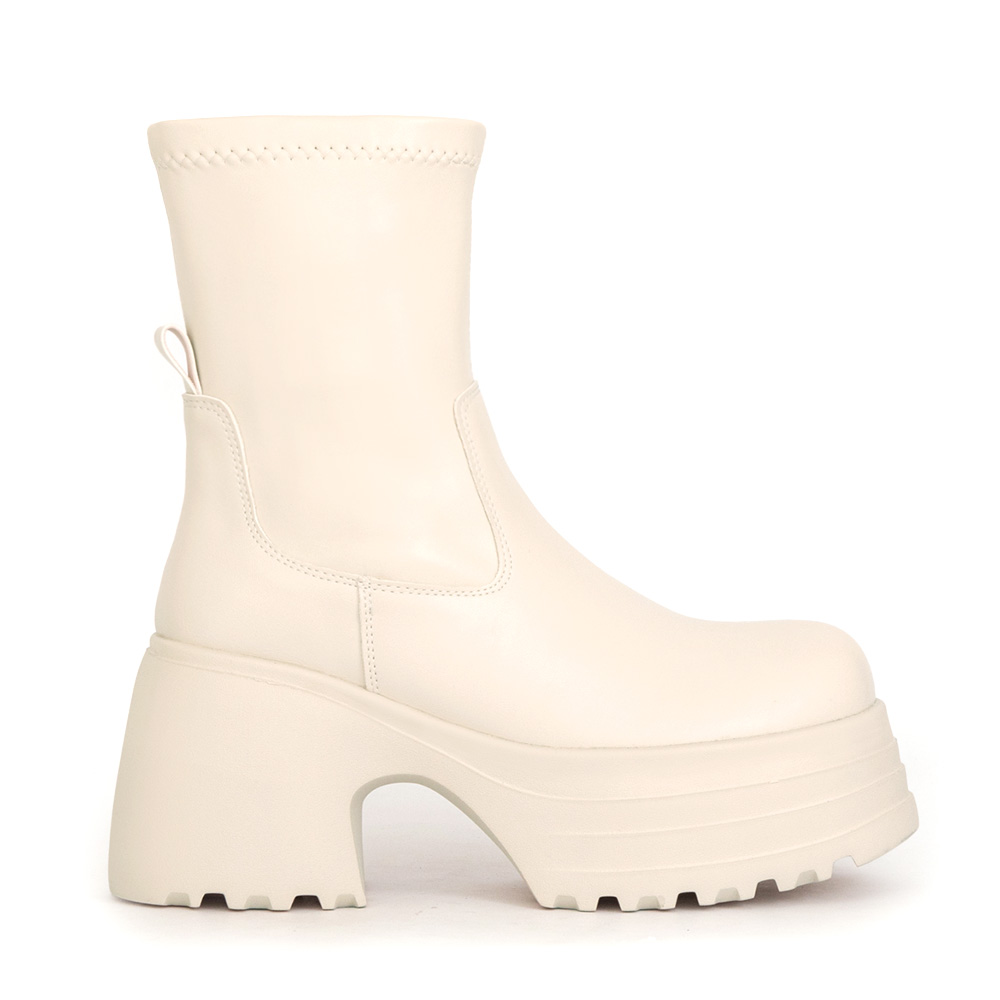 愛豆偶像素面厚底瘦瘦短靴 米白色