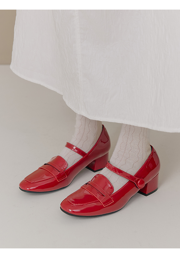 鎖定目光漆皮低跟樂福鞋 古典紅