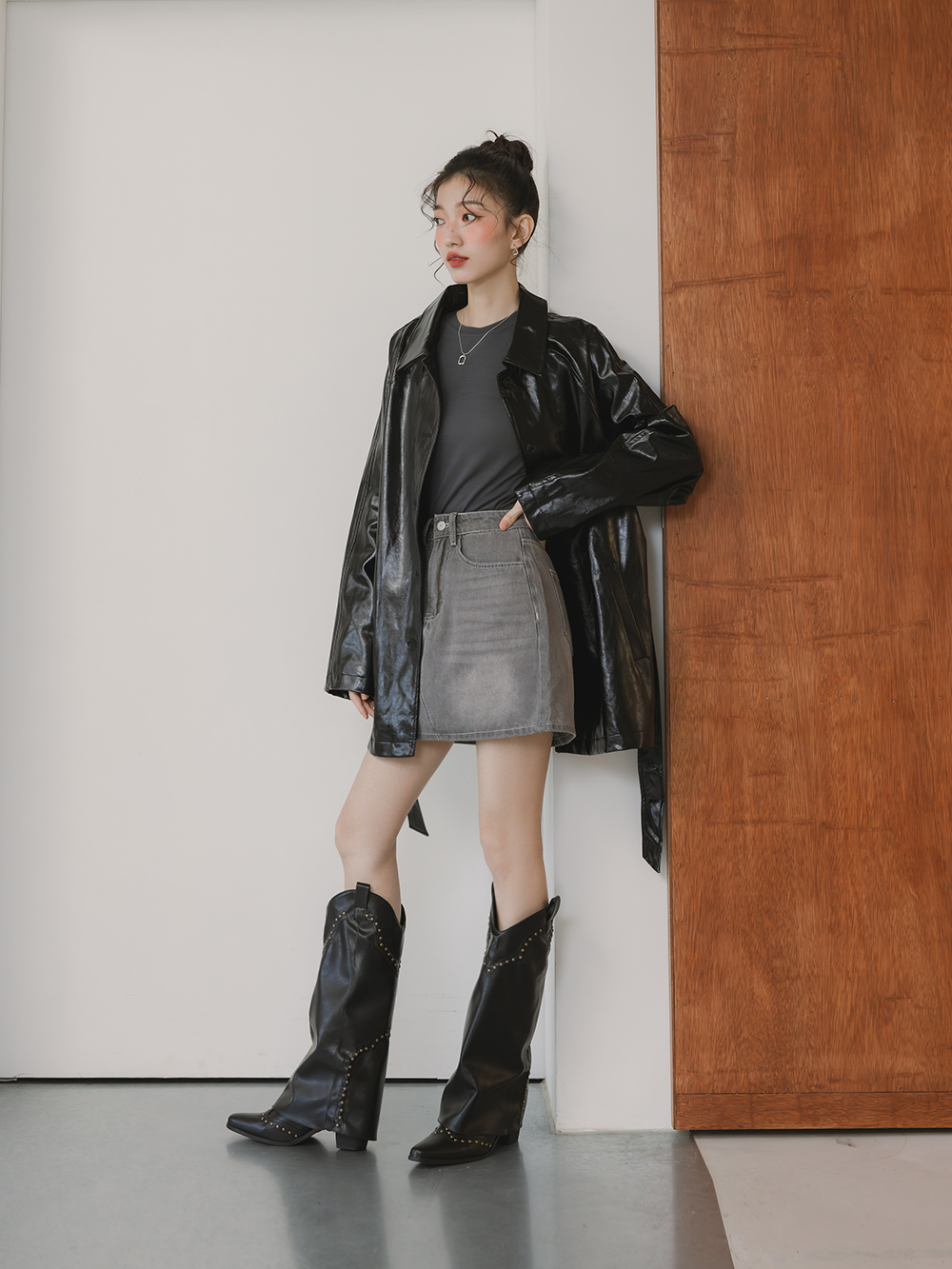 星光鉚釘V口復古西部褲管靴 時尚黑