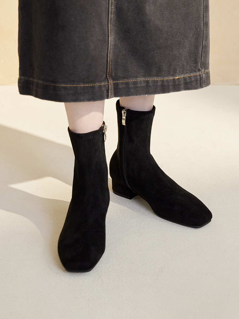 人氣指標中車線方頭低跟瘦瘦靴 質感黑絨