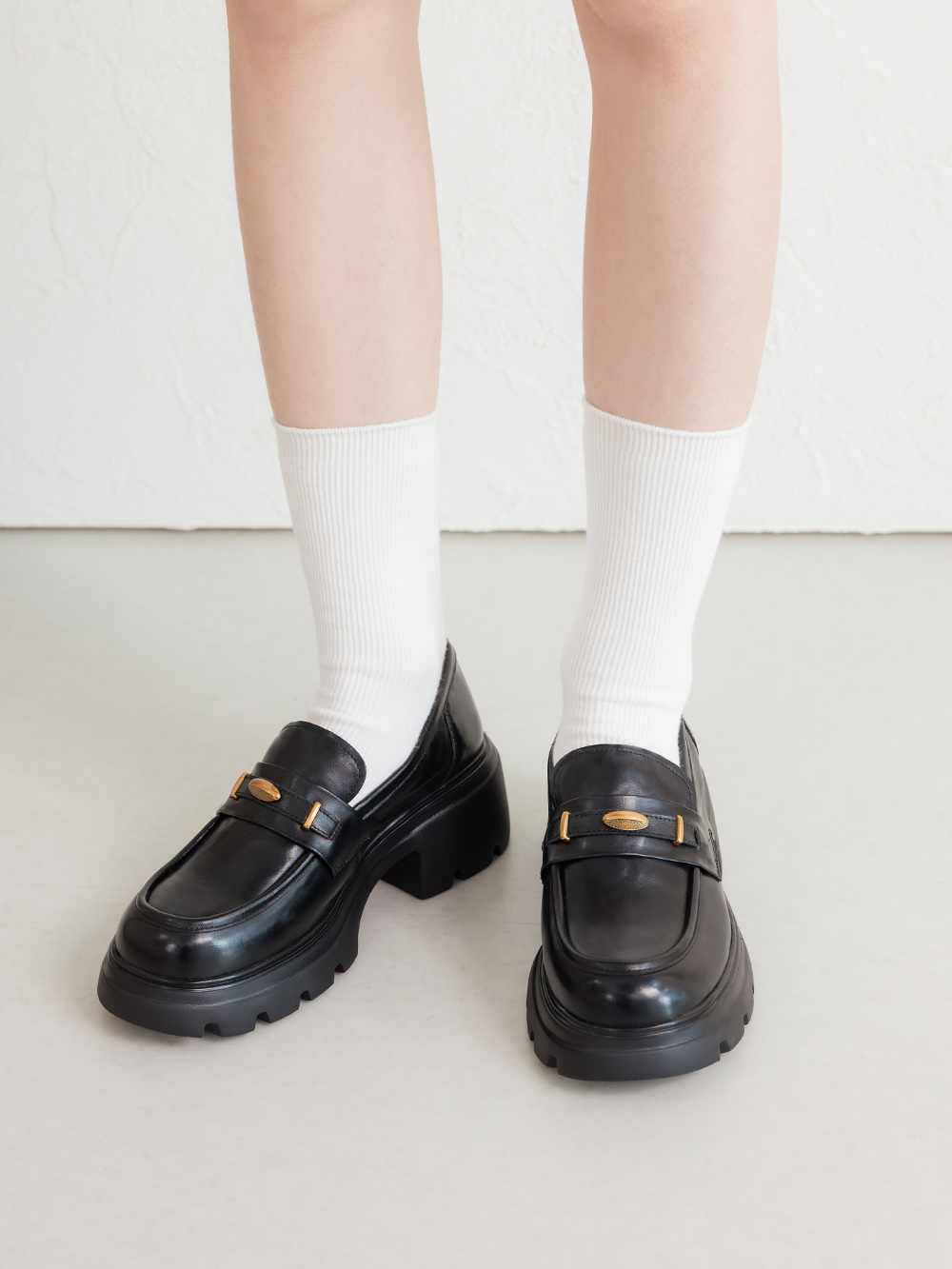 【真皮系列】復古小金豆輕量底樂福鞋 黑色