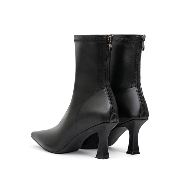 顯瘦魔法尖頭高跟瘦瘦短靴 黑色