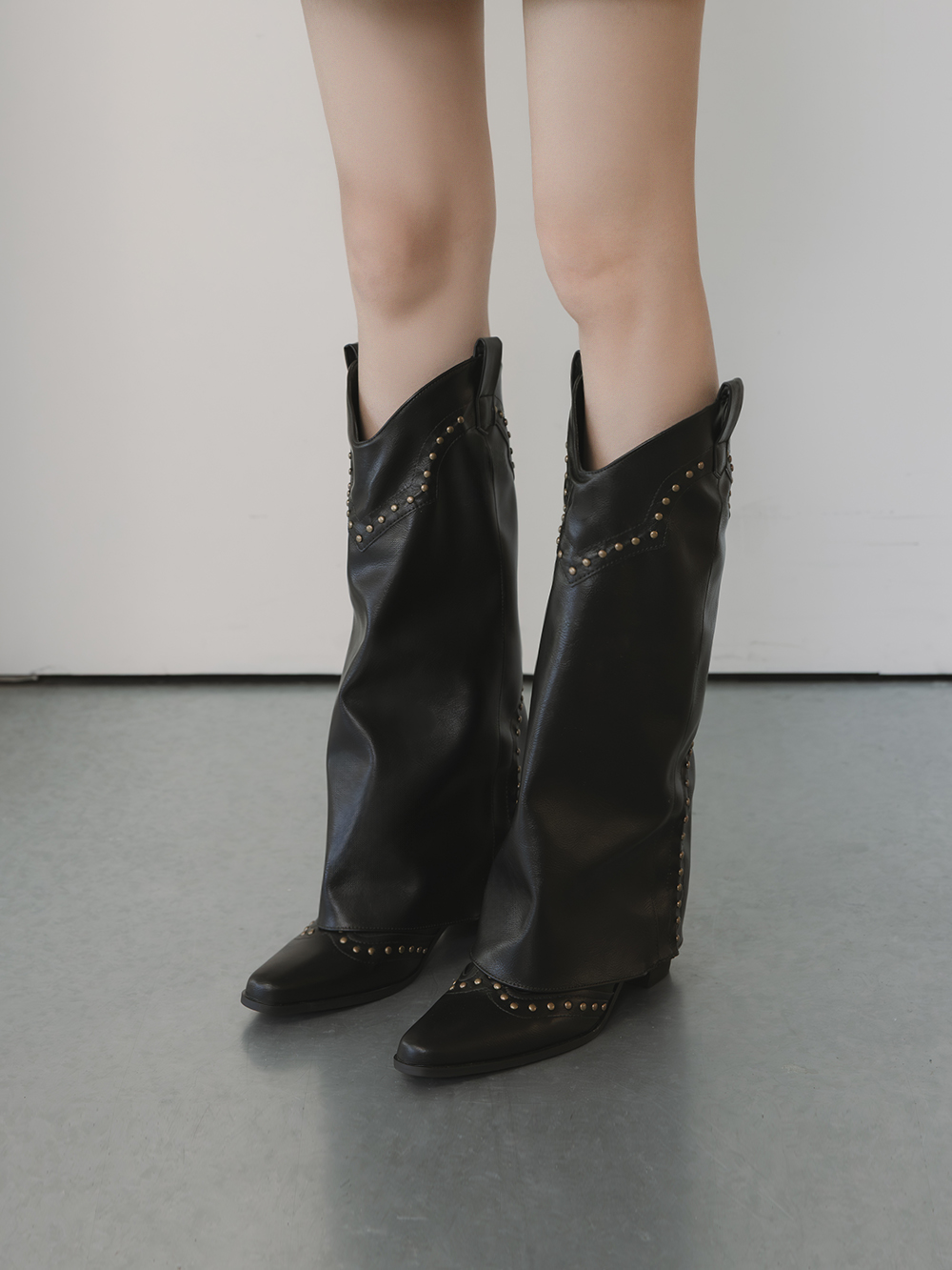 星光鉚釘V口復古西部褲管靴 時尚黑