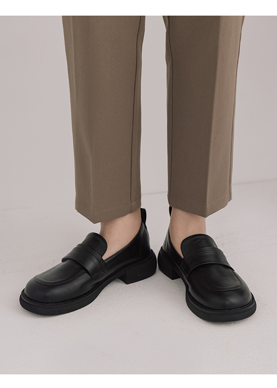 Round Toe Loafers Black