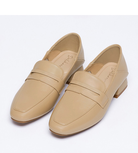 4D Cushioned Pointed Toe Loafers Beige
