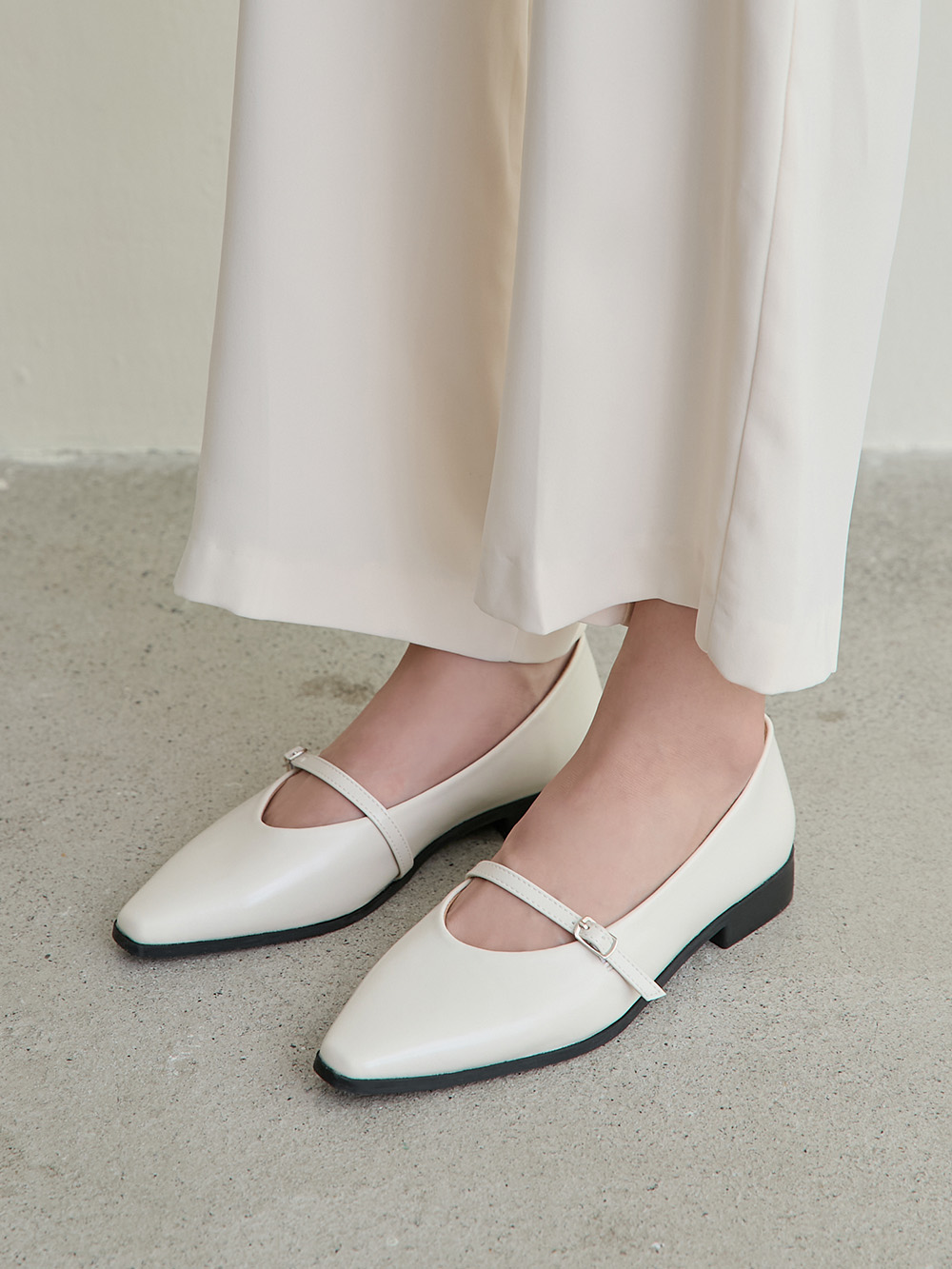 女爵尖頭平底瑪莉珍鞋 米白色