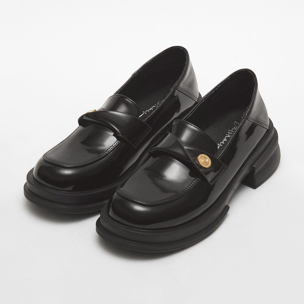 Coin Embellished Square Toe Loafers 漆皮黑