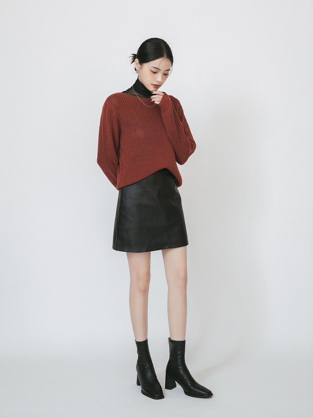 誰穿誰好看．素面方頭高跟瘦瘦靴 時尚黑