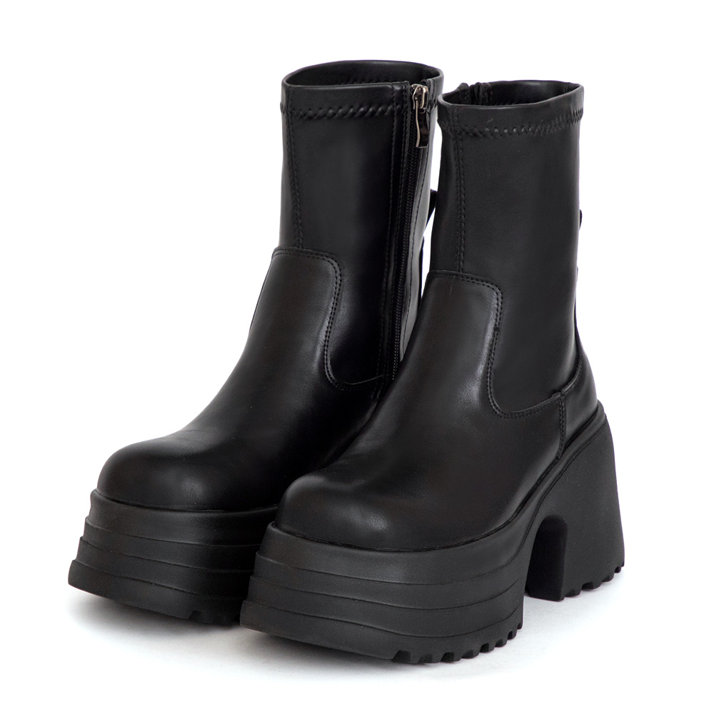 愛豆偶像素面厚底瘦瘦短靴 黑色