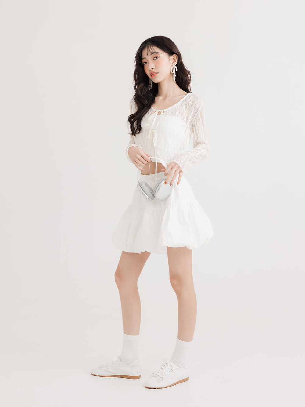 絲絨光感綁帶芭蕾風休閒鞋 白色