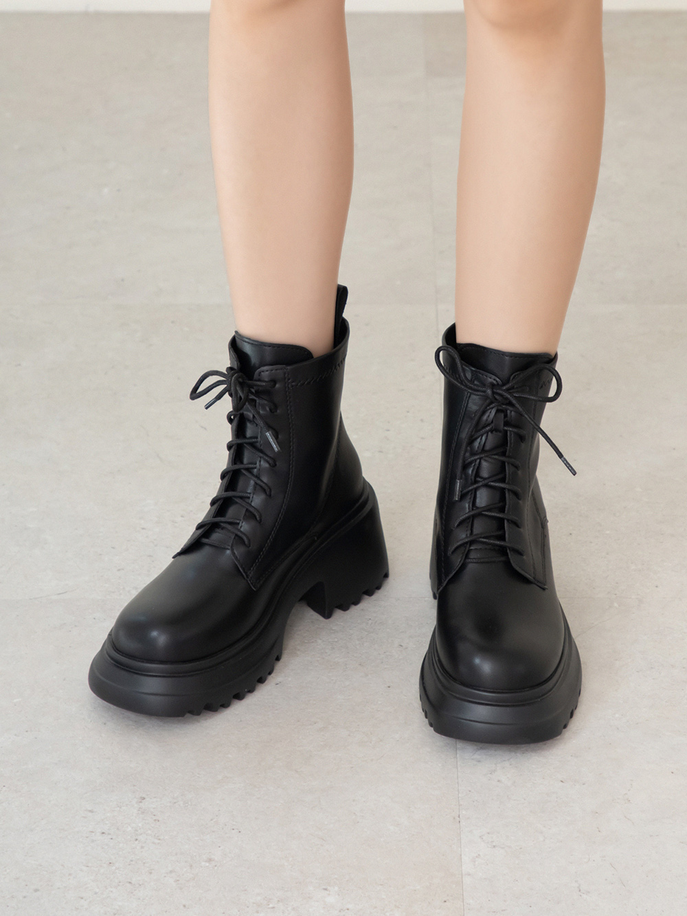 女團風輕量厚底綁帶短靴 黑色