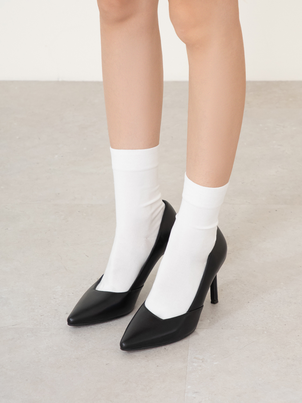 俐落雅緻尖頭斜口高跟鞋 黑色