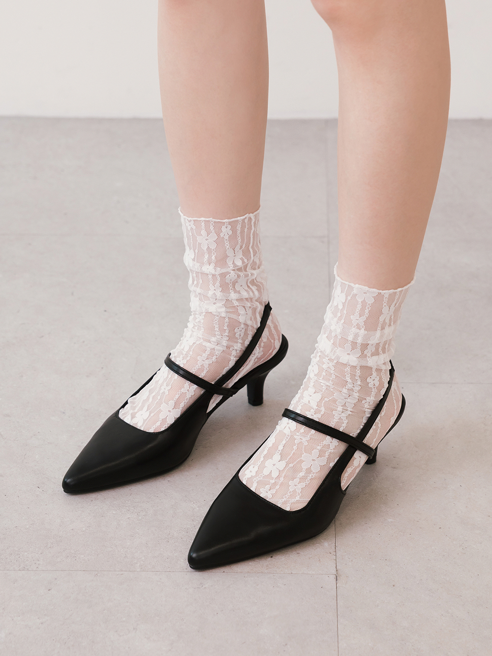 一穿愛上尖頭低跟後空跟鞋 黑