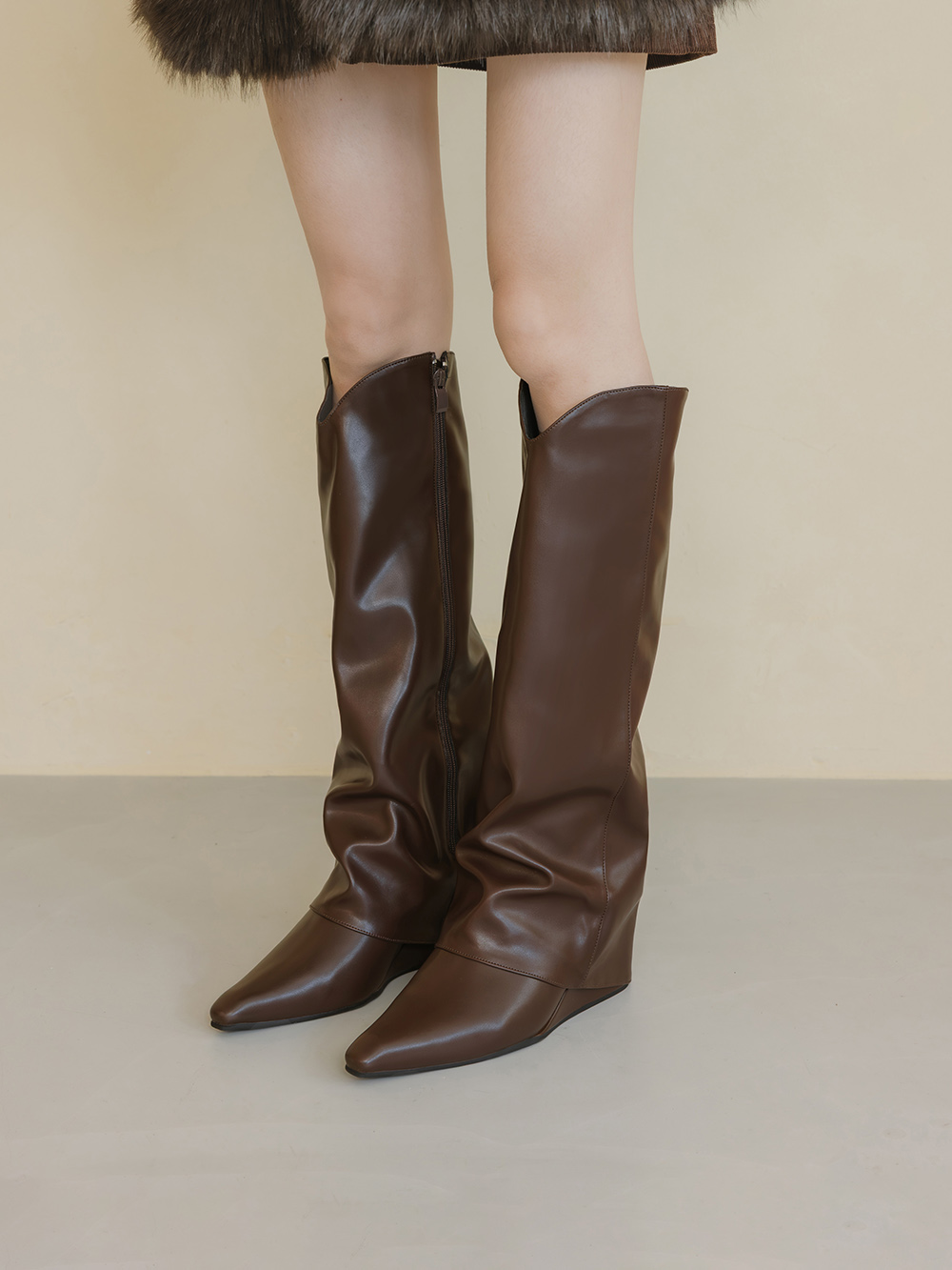 時髦超模V口隱形增高褲管長靴 咖啡色