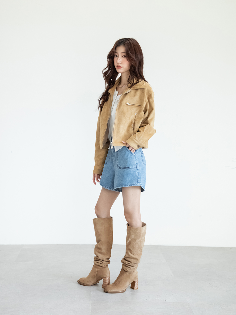 曠野玫瑰圓頭木紋跟堆堆長靴 杏色