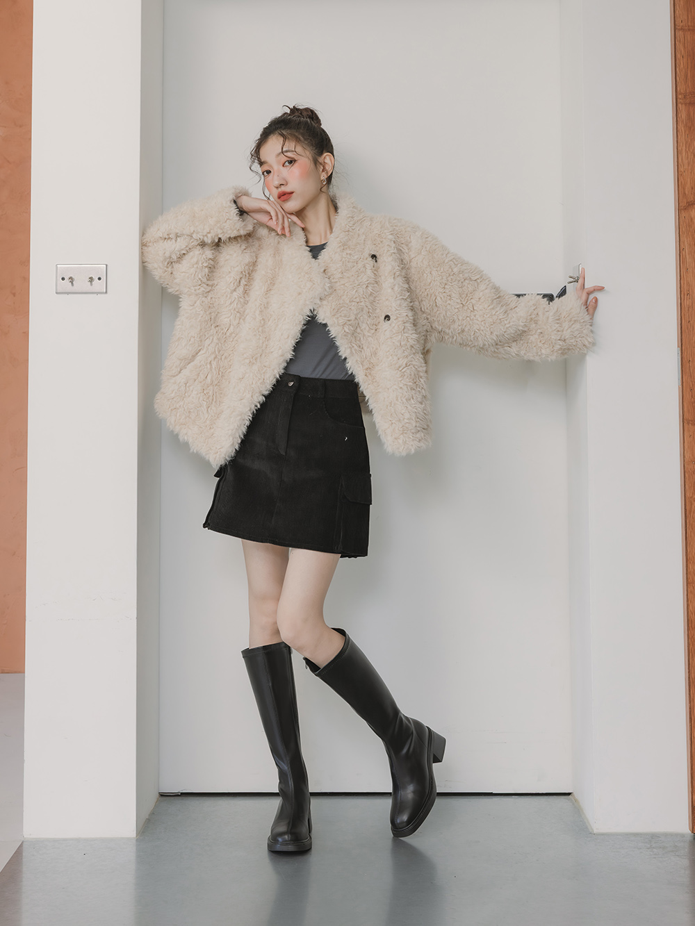 黃金比例方頭木紋跟瘦瘦長靴 黑色