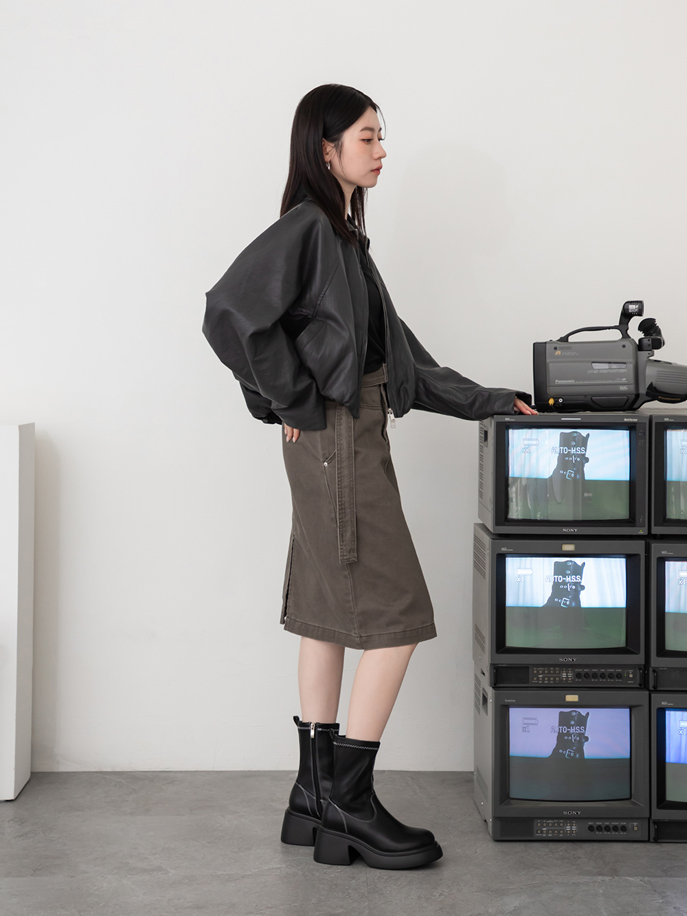 冬日美學．輕量加厚底撞色車線瘦瘦靴 時尚黑