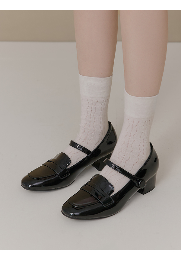 鎖定目光漆皮低跟樂福鞋 時尚黑