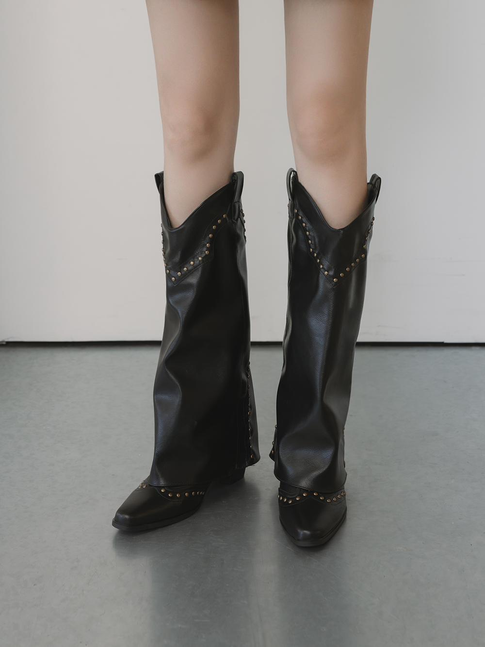 星光鉚釘V口復古西部褲管靴 時尚黑