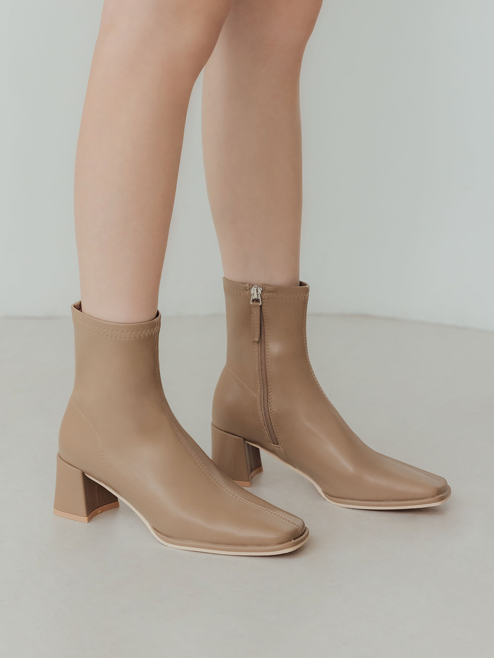 美麗零死角.素面方頭高跟瘦瘦靴 奶茶杏