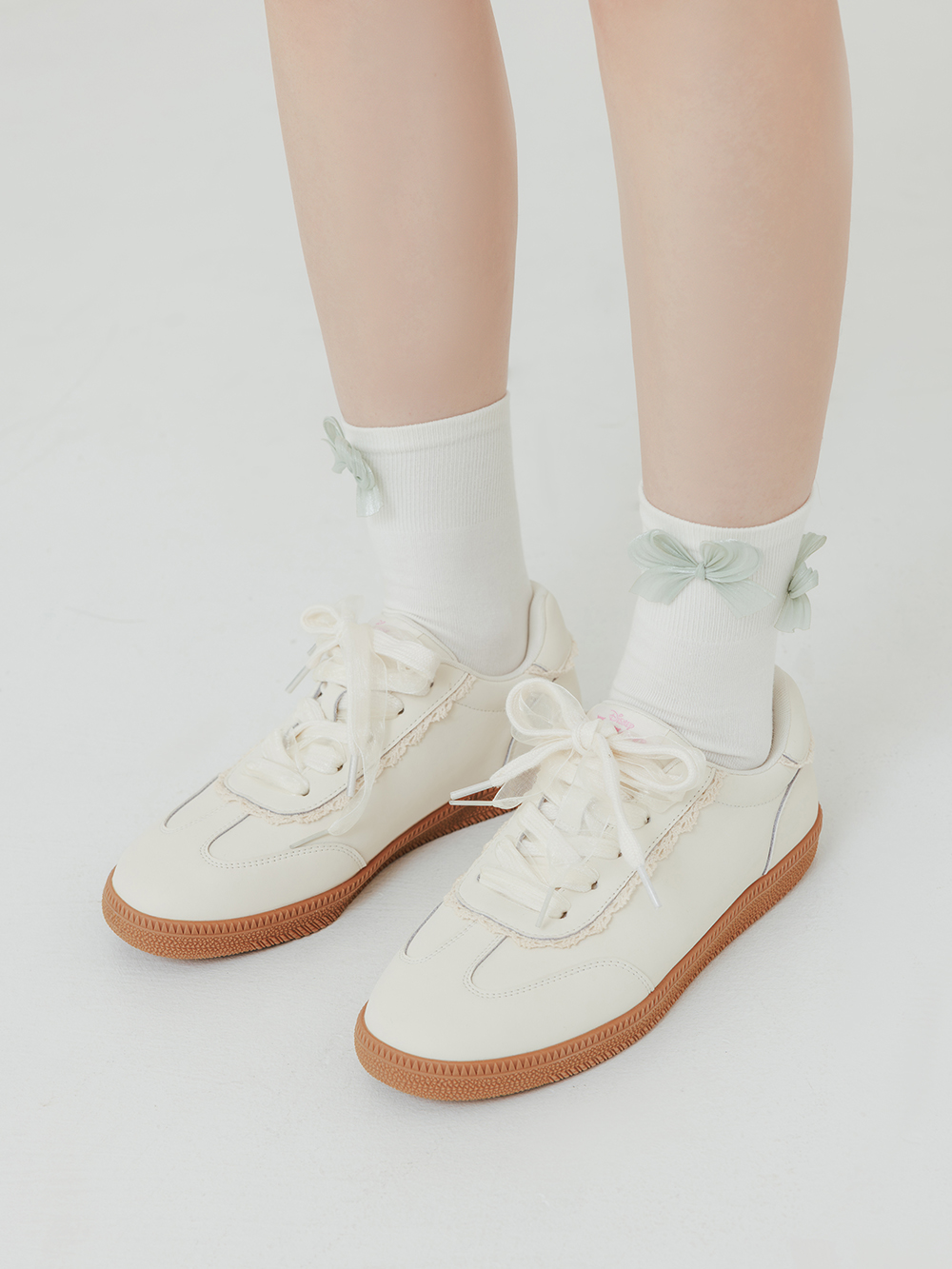 【Disney】愛麗絲蕾絲花邊真皮德訓鞋 香草米