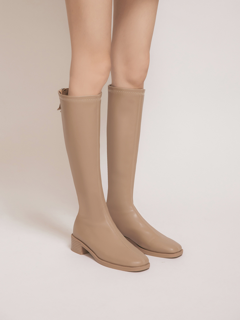 好感專屬．中車線設計方頭低跟長靴 奶茶杏