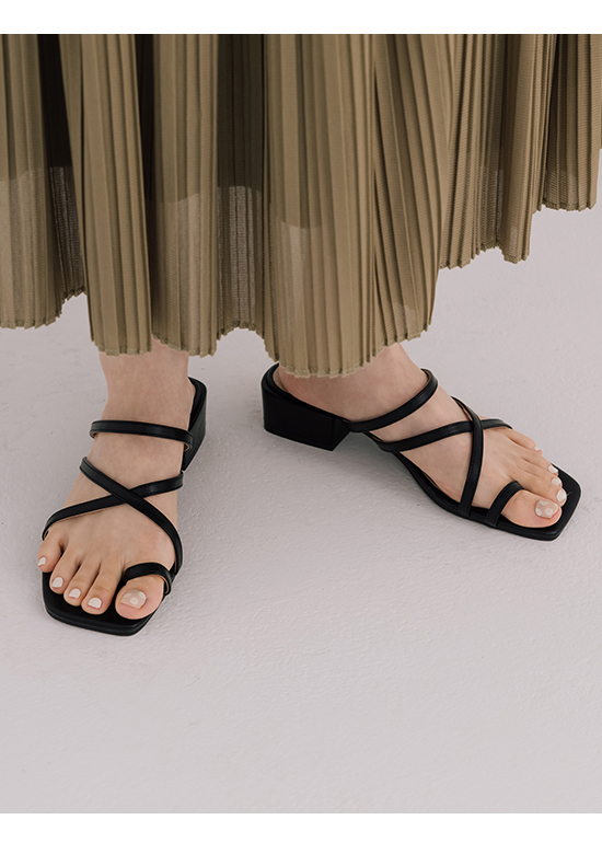 Cross Strap Low-Heel Sandals Black