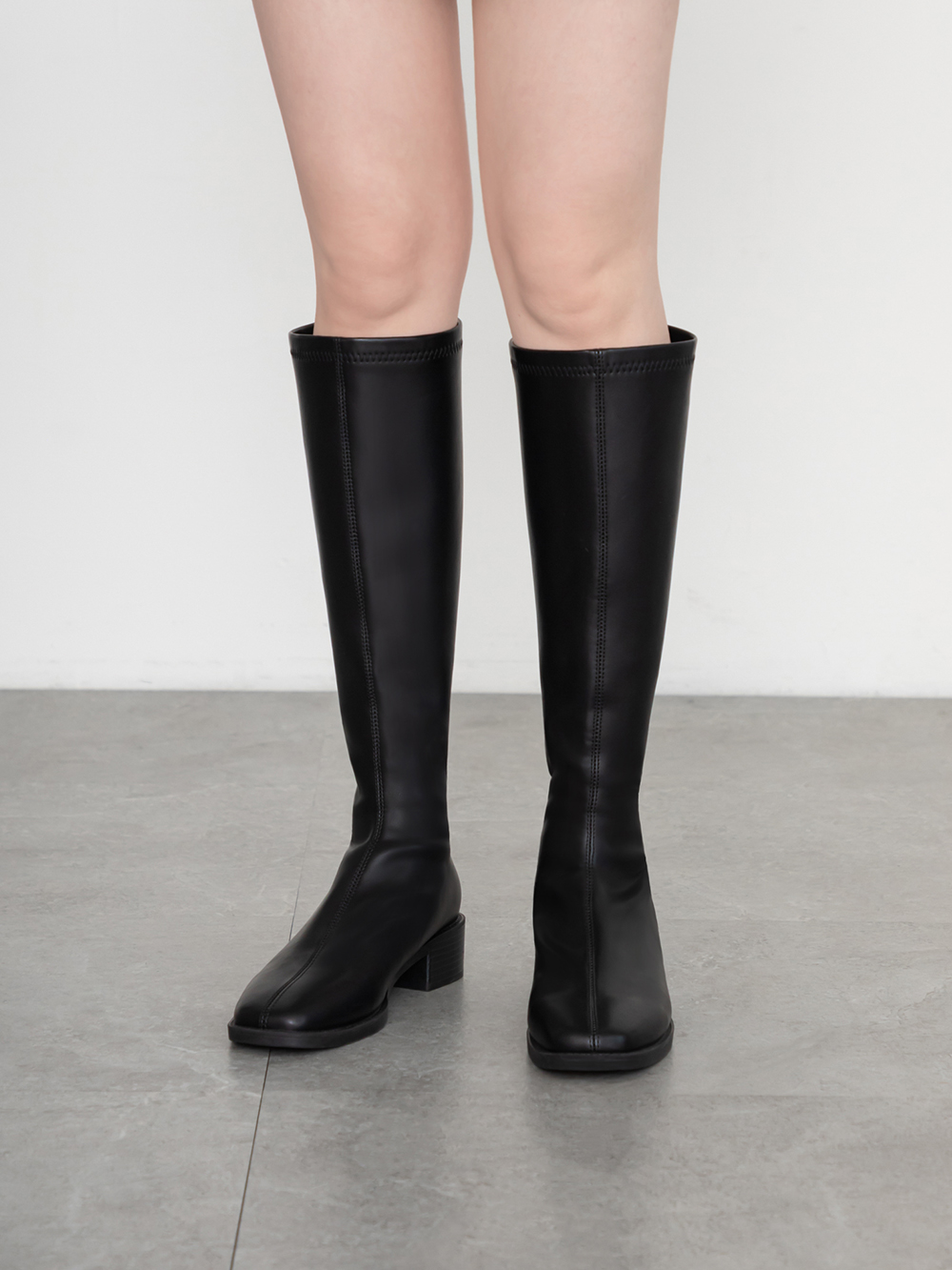 好感專屬.中車線設計方頭低跟長靴 時尚黑