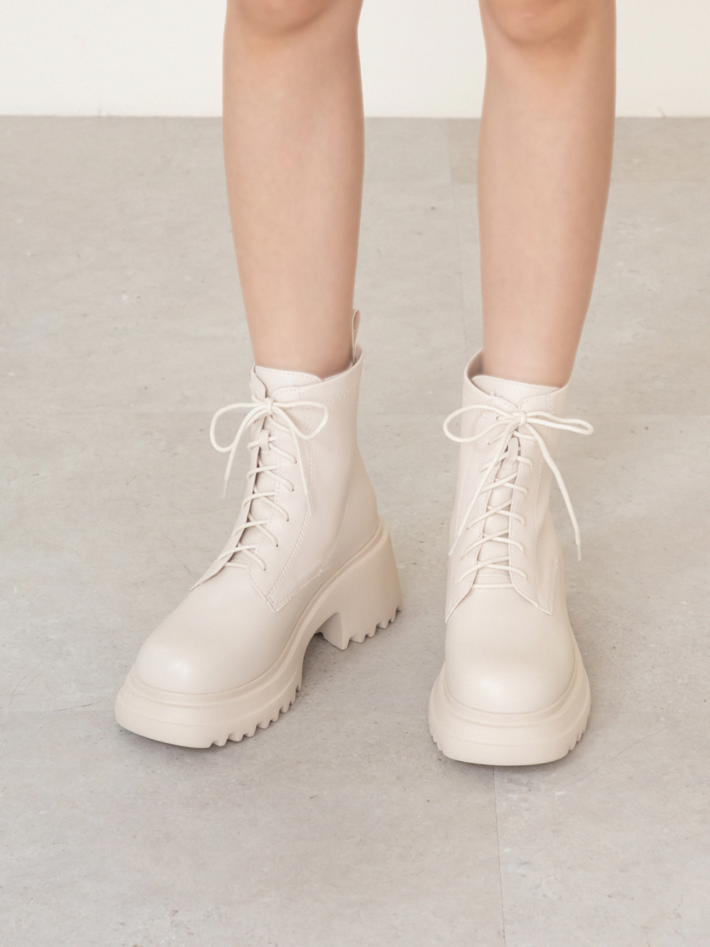 女團風輕量厚底綁帶短靴 米白色