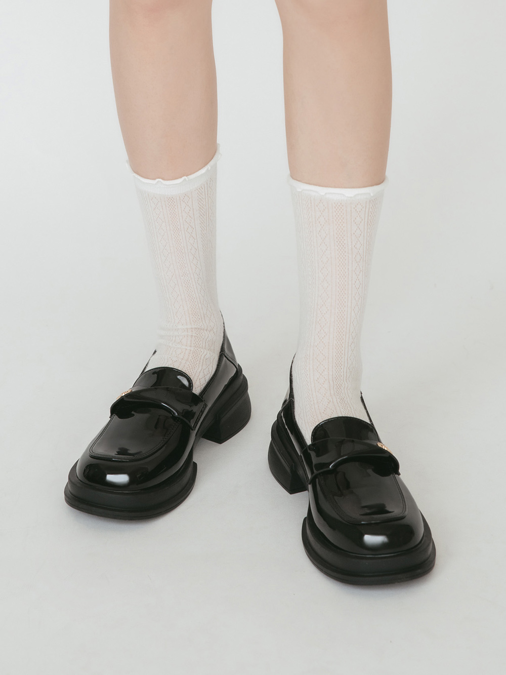 低調貴族．小錢幣扭結方頭樂福鞋 漆皮黑