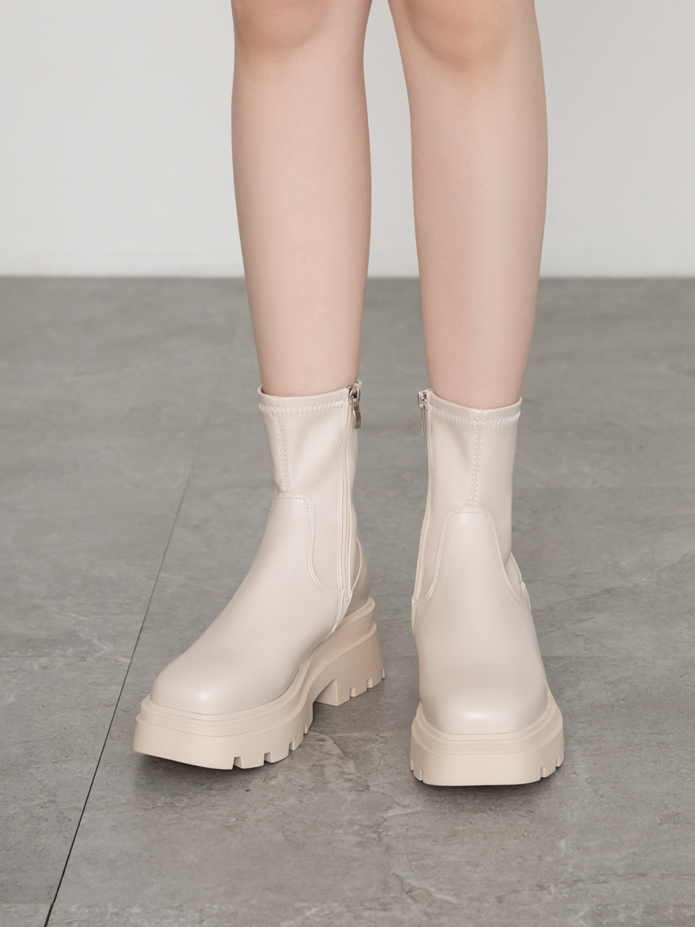 筆直漫畫腿．方糖鬆糕厚底素面瘦瘦靴 香草米