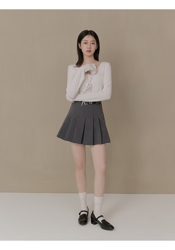 鎖定目光漆皮低跟樂福鞋 時尚黑