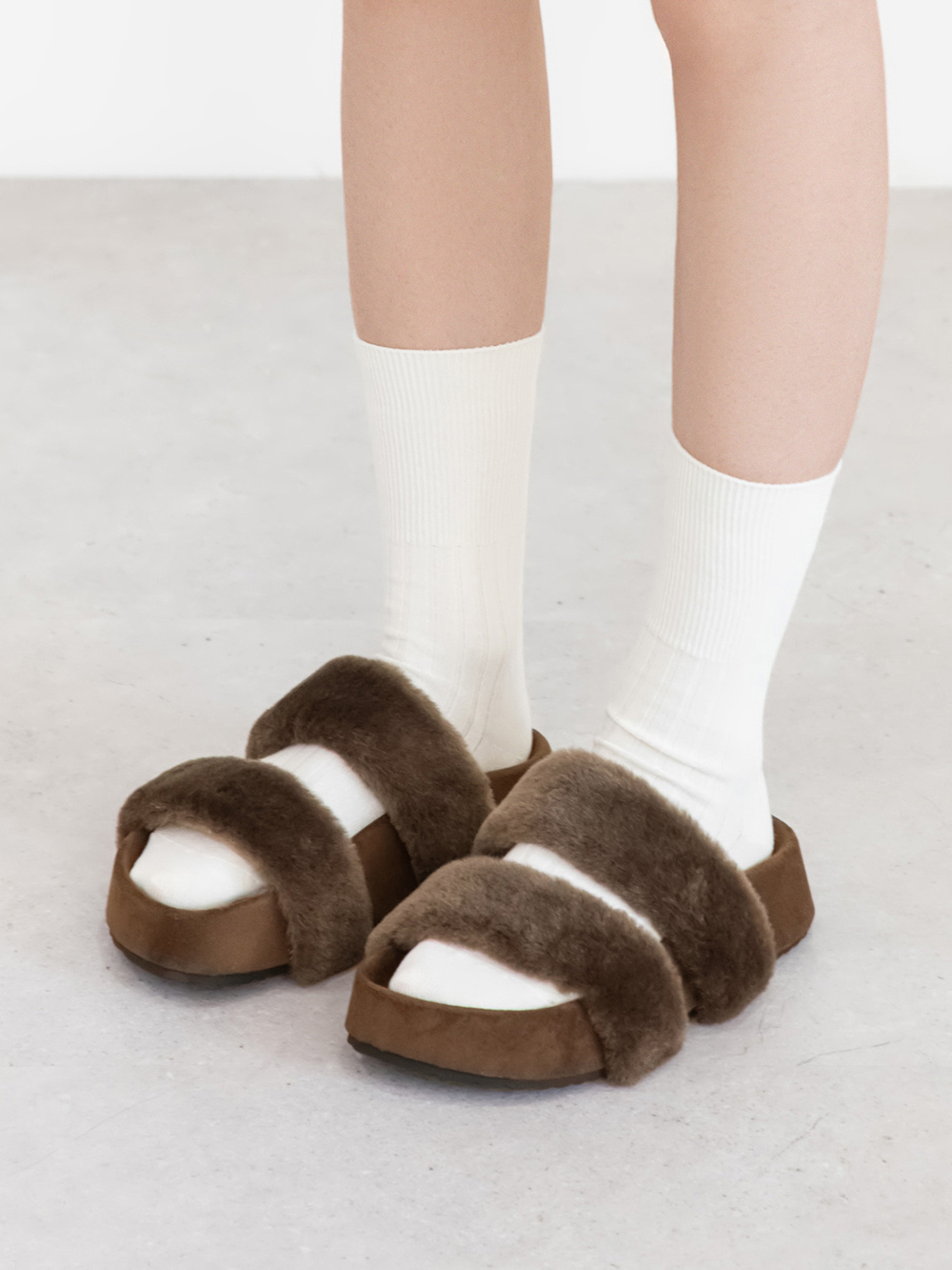 軟萌毛毛一字雙帶厚底拖鞋 咖色