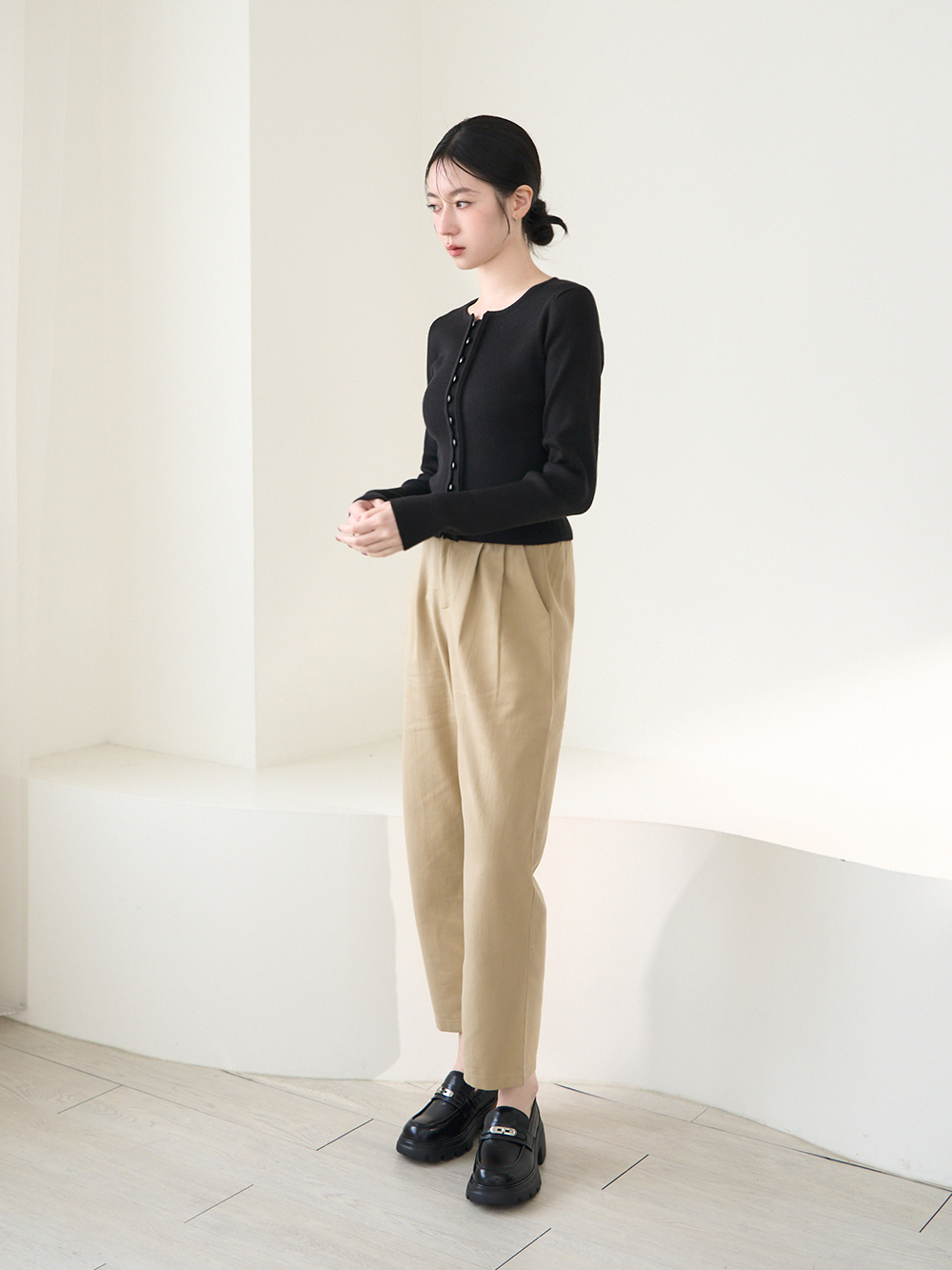 【真皮系列】金屬鎖釦輕量底樂福鞋 黑色