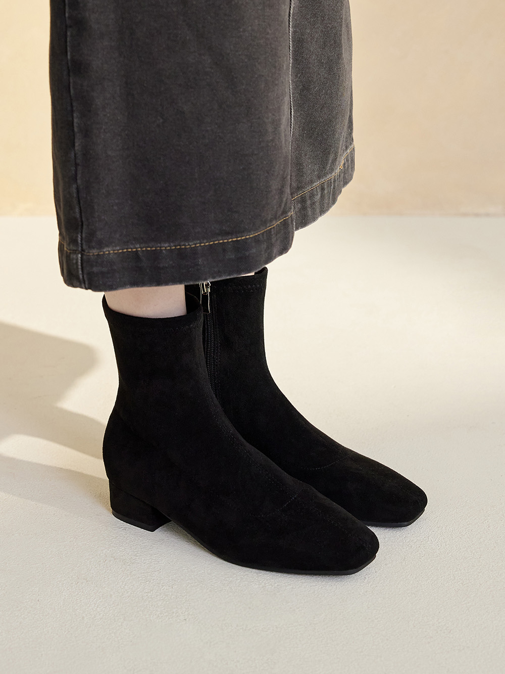 人氣指標中車線方頭低跟瘦瘦靴 質感黑絨