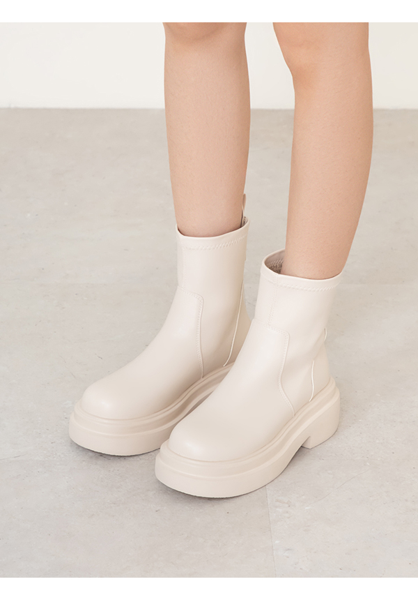 安可返場輕量底素面瘦瘦短靴 米白色