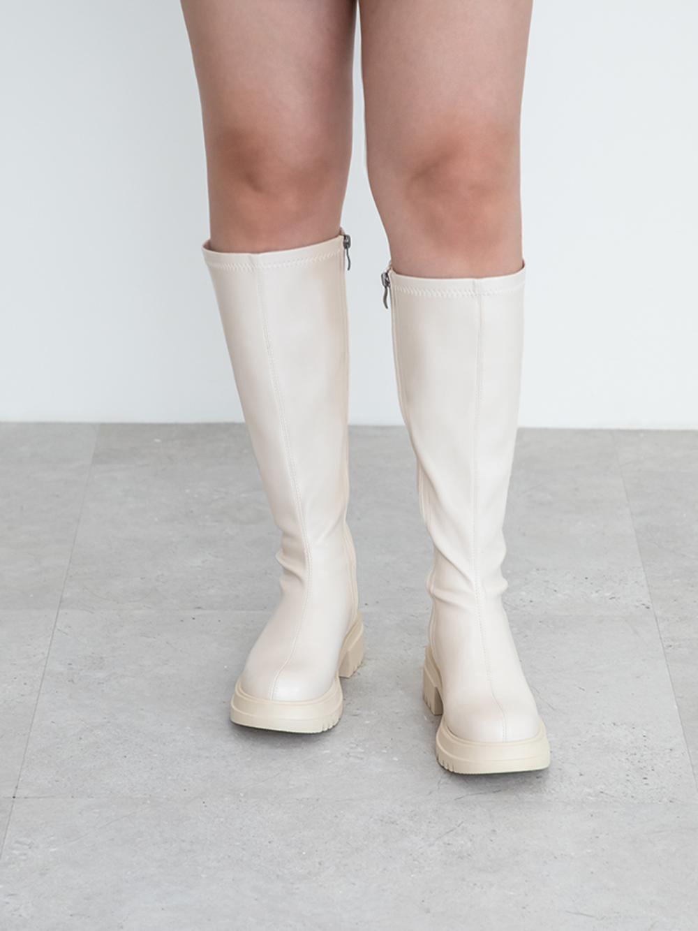 【加寬筒圍】韓團指標素面厚底瘦瘦長靴 米白色