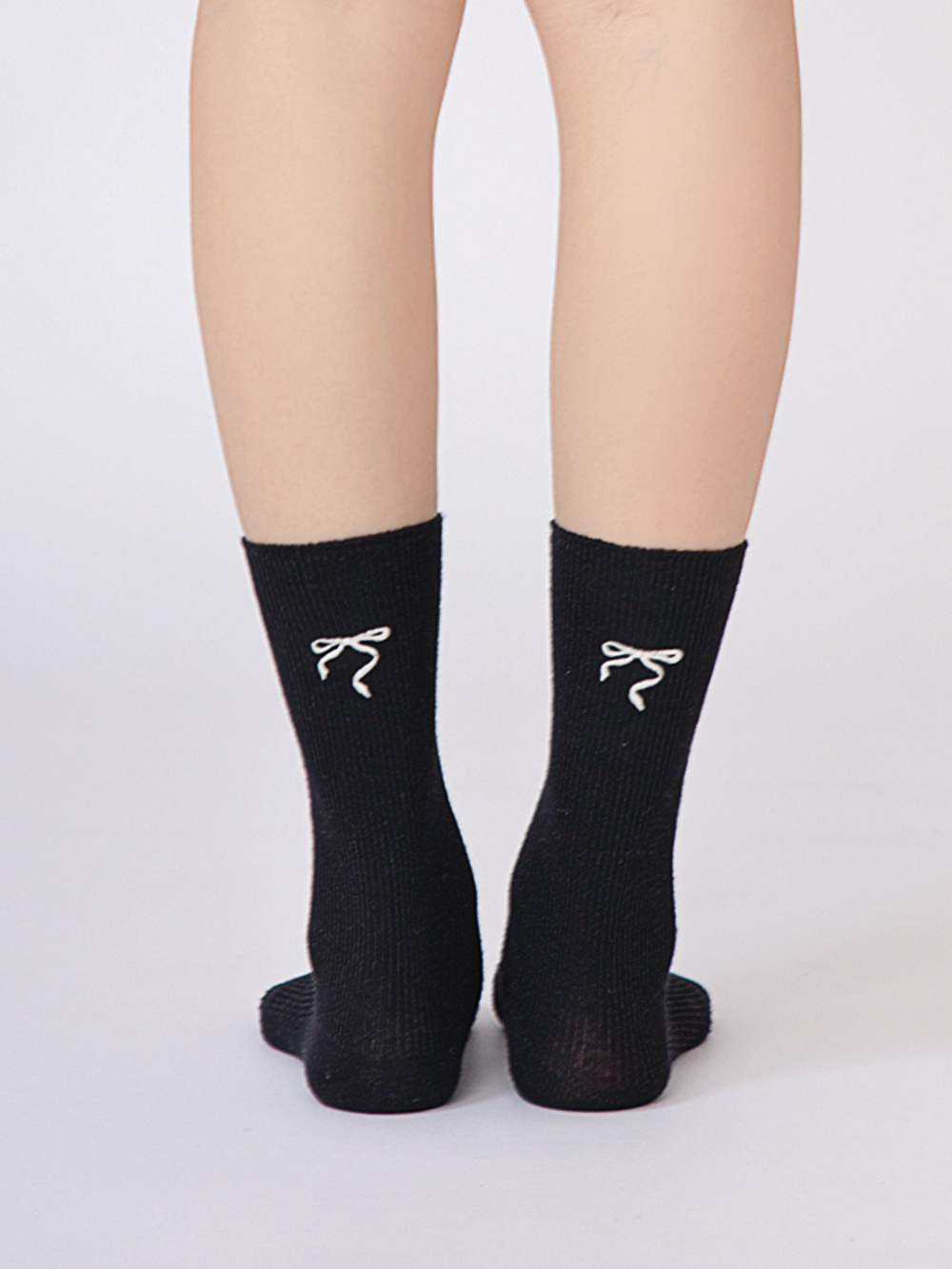 桑蠶絲羊毛細坑條蝴蝶結中筒襪 黑色