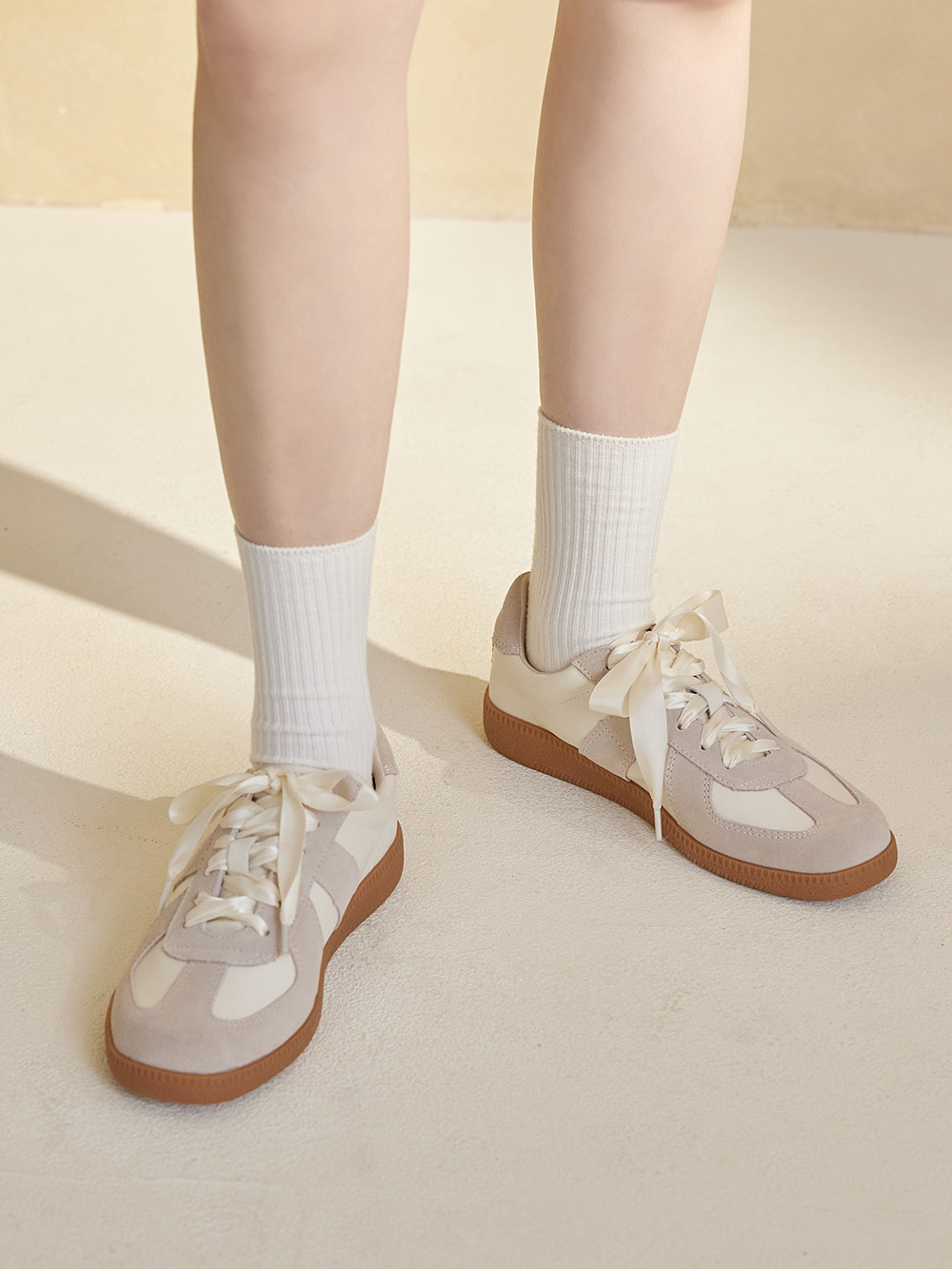 自在首選綁帶休閒德訓鞋 米白