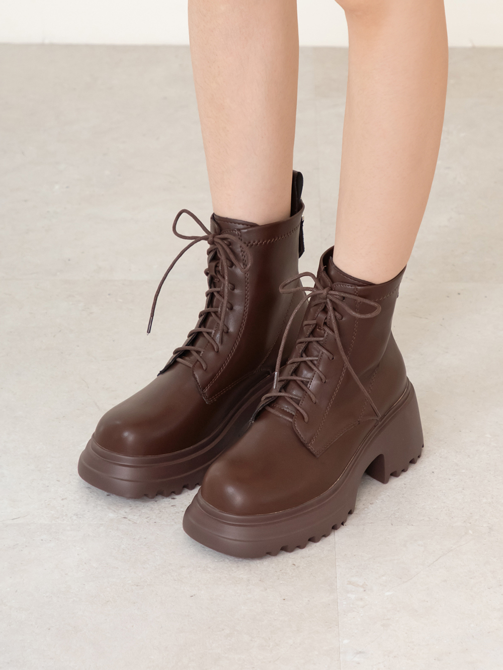 女團風輕量厚底綁帶短靴 咖啡色