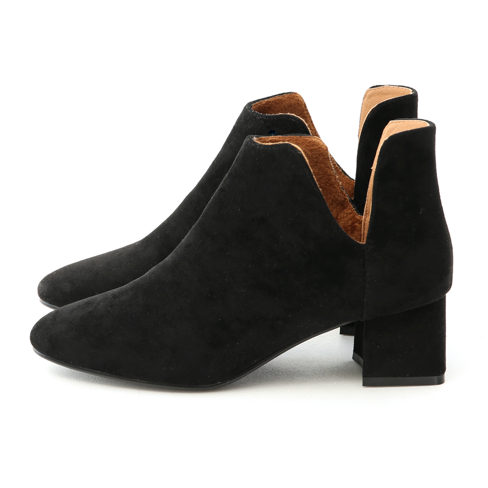 Textured Side V-cut Ankle Boots Black │ D+AF Official Online Shop